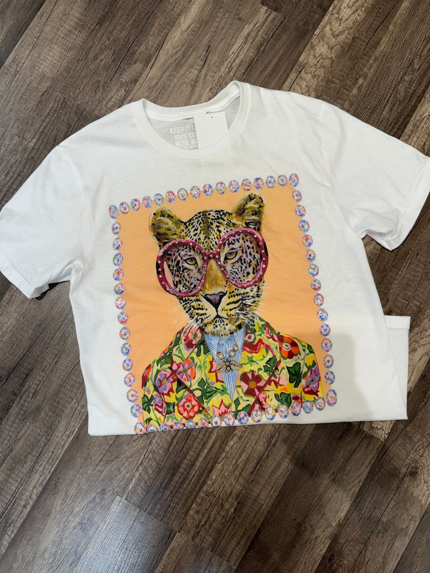DROP THE WALLS Leopard in a Suit1049W