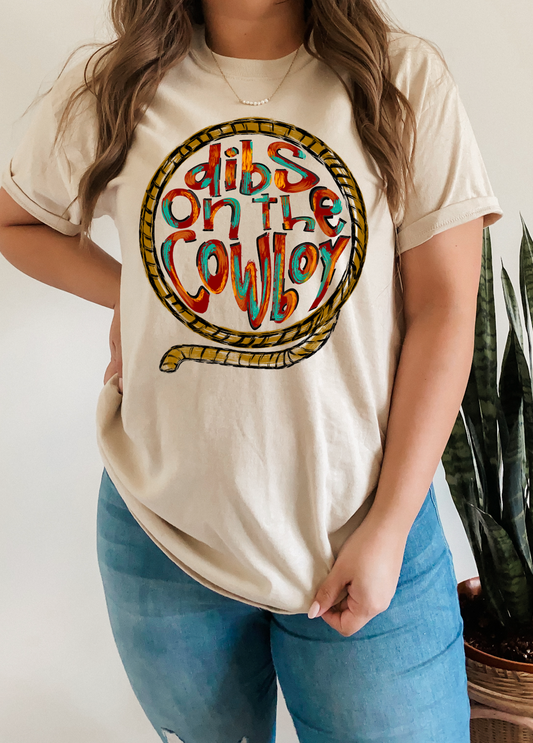GRAPHIC TEE 33S Dibs on the Cowboy