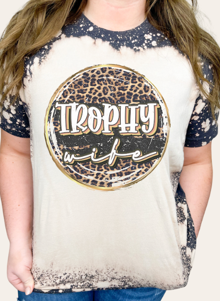 GRAPHIC TEE 425DG Trophy Wife